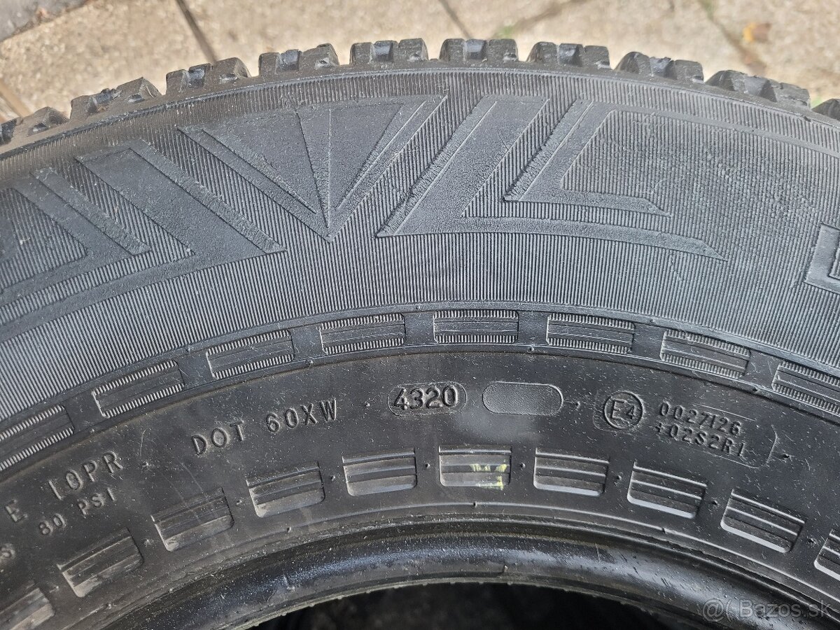 Nokian 265/75R16 - 7