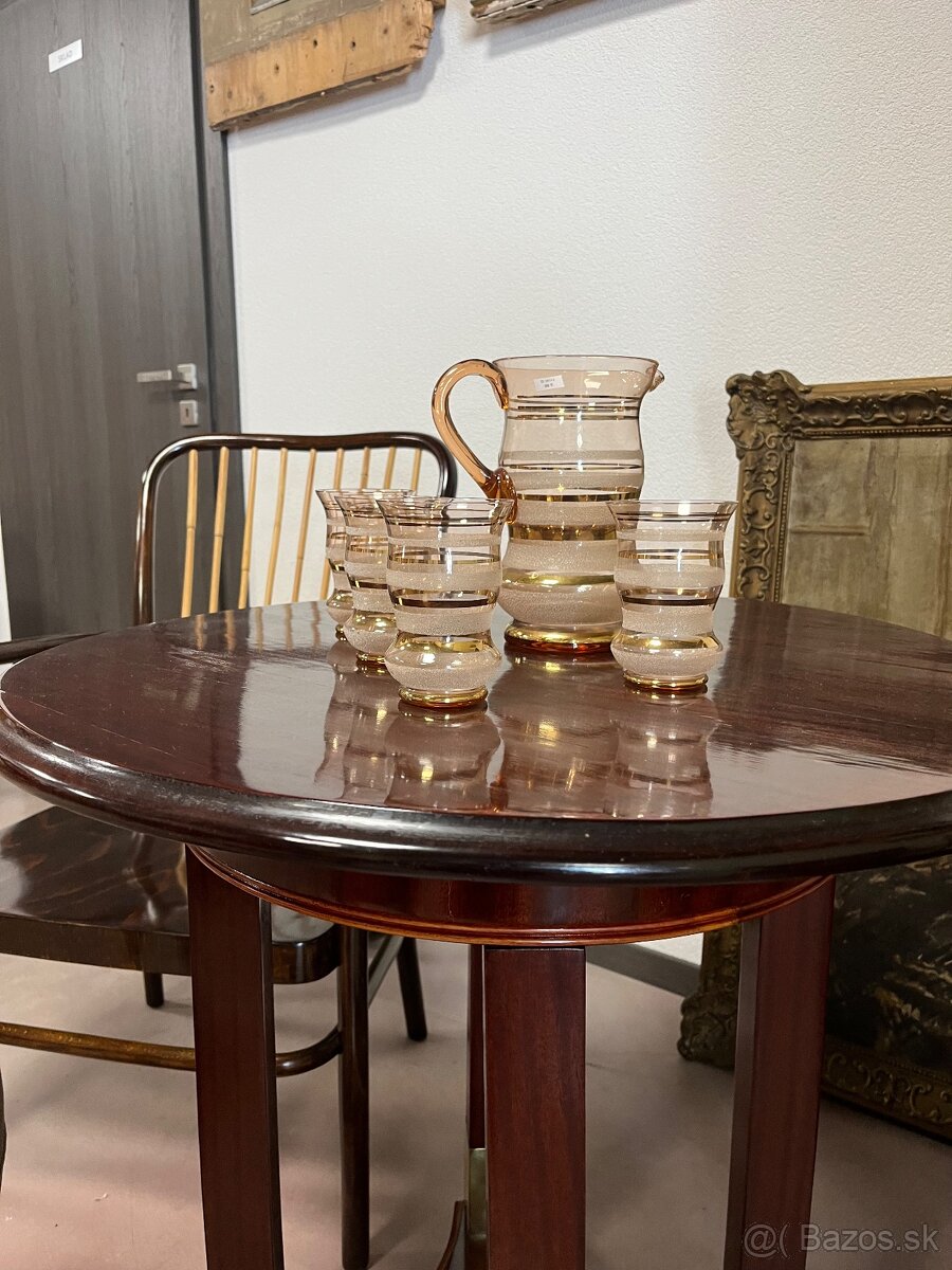 Okrúhly príručný stolík - 7