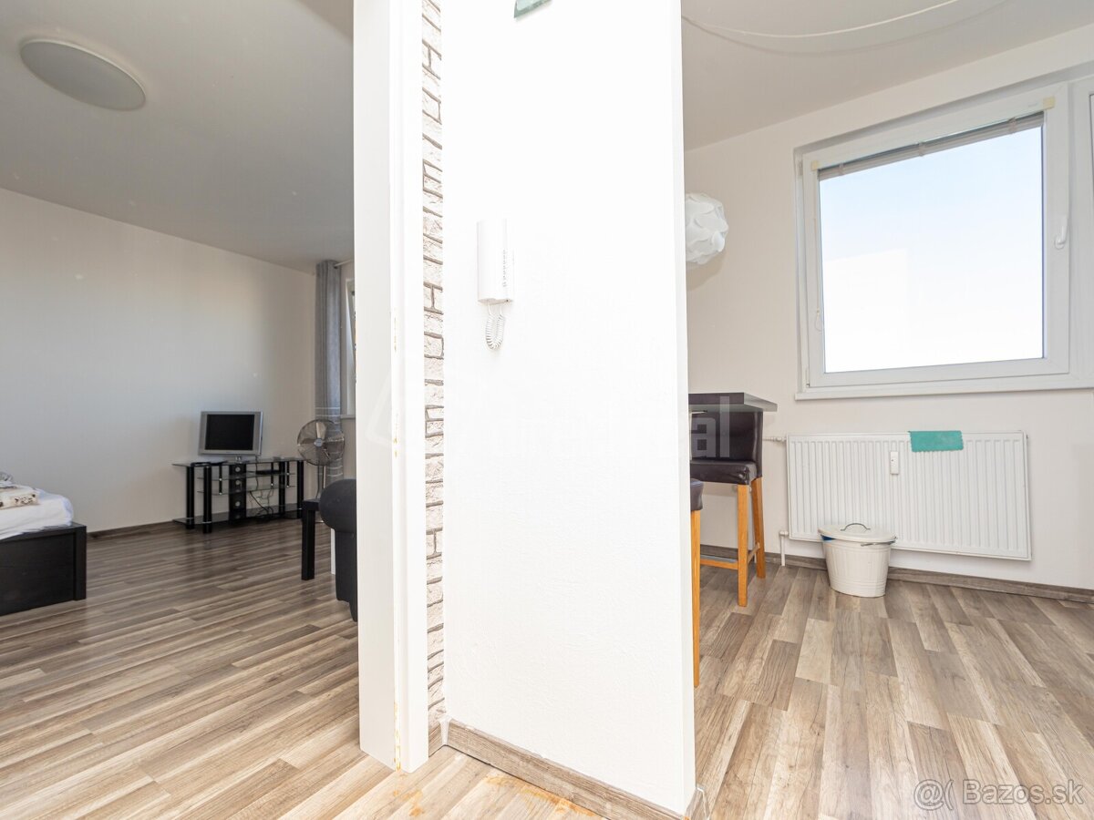 Predáme kompletne zrekonštruovaný byt pri centre Brati… - 7