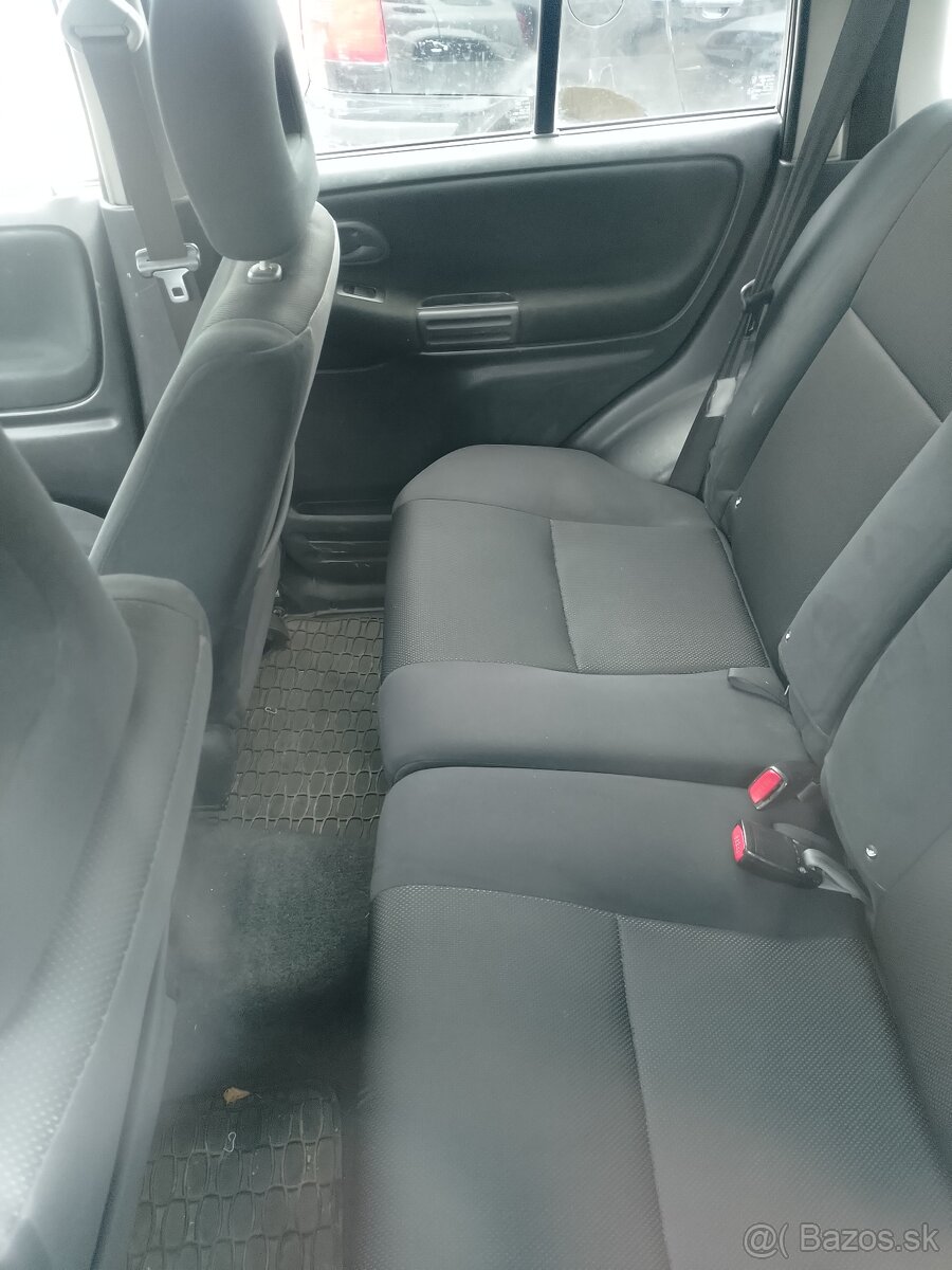 Predám Suzuki Grand Vitara 2.0 80kw 2003 - 7