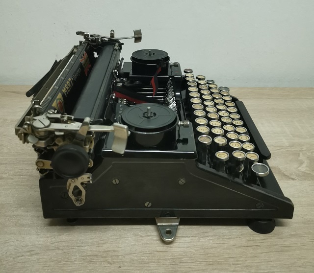 Starožitný písací stroj MERZ Universal z roku 1932 - 7