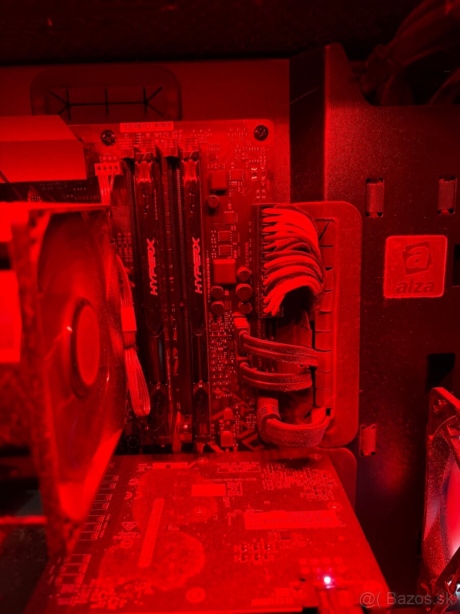 Predám kompletný herný setup – PC + 2 monitory + mikrofón - 7