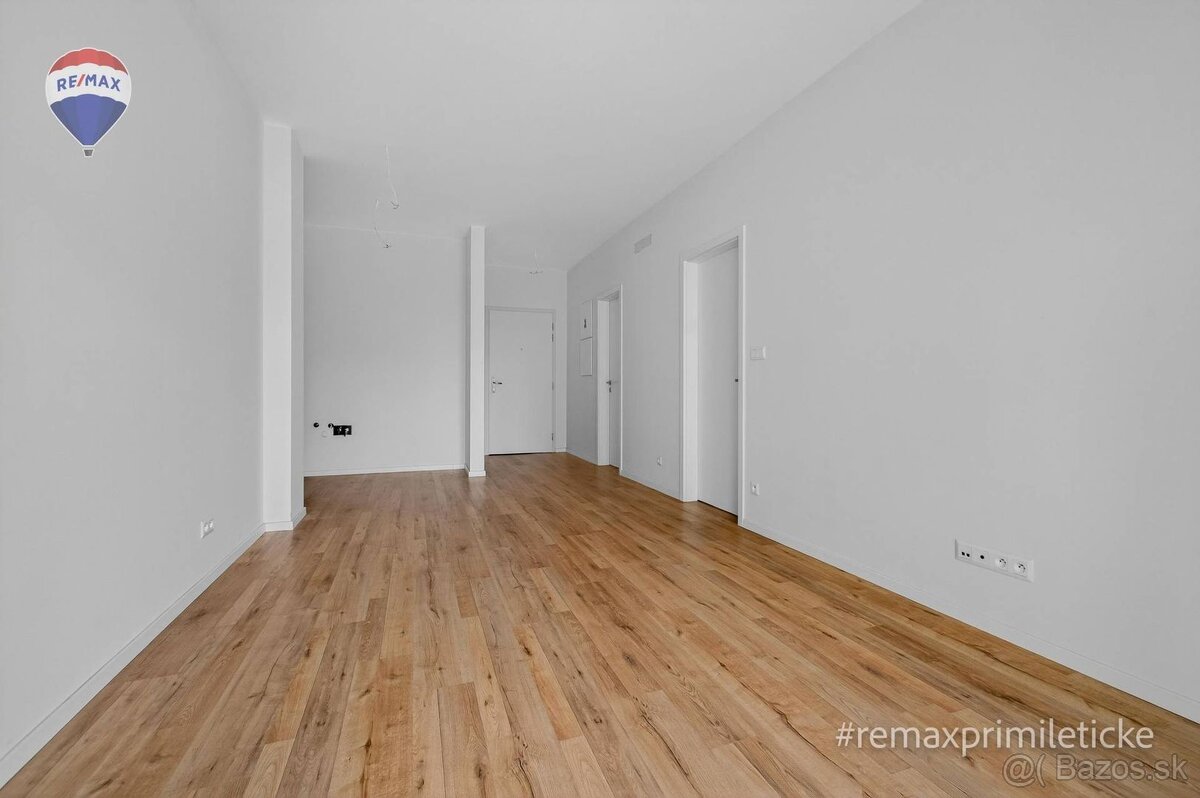 NA PREDAJ Slnečný 2-izbák s veľkým balkónom v Jarabinkách - 7