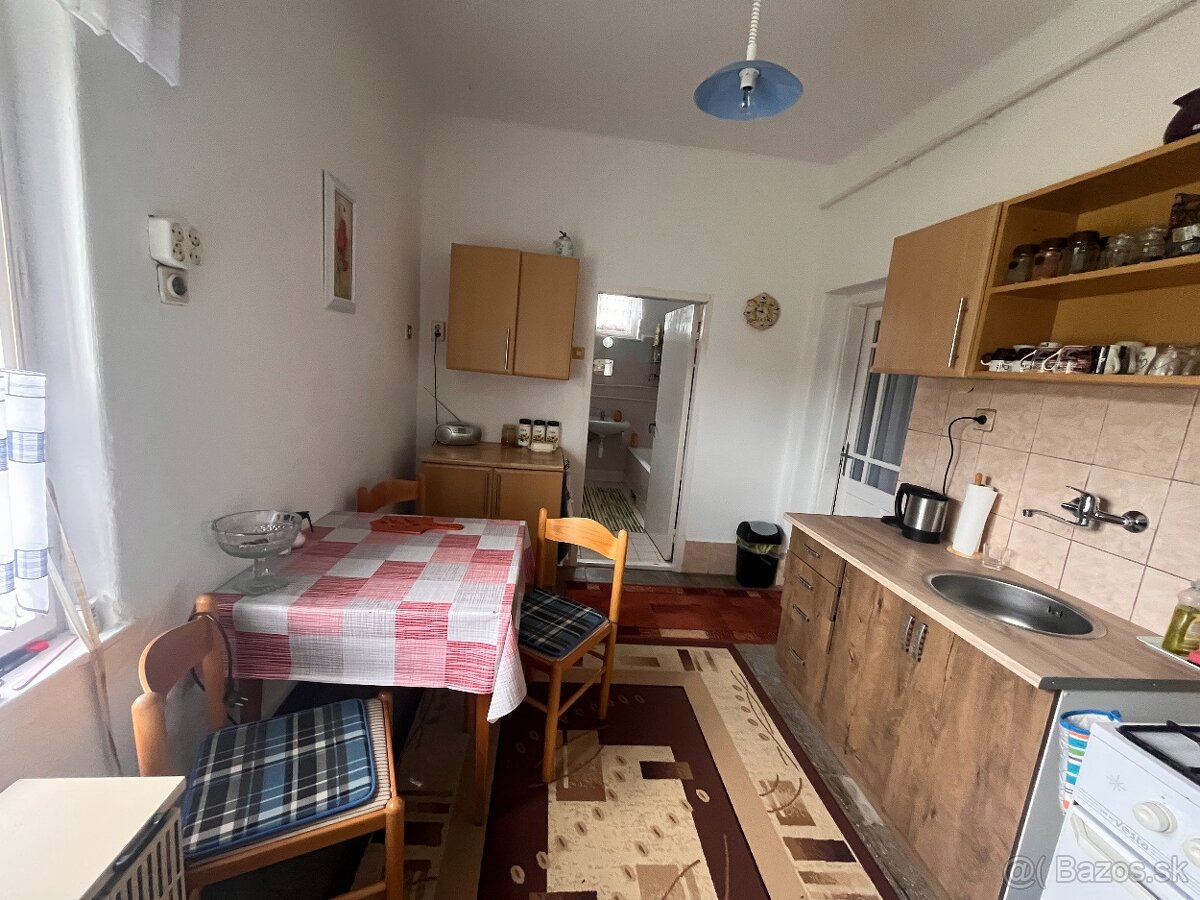 MAĎARSKO - MÁRTONYI - 2 IZBOVÁ RD BLÍZKO JAZERA RAKAC - 7