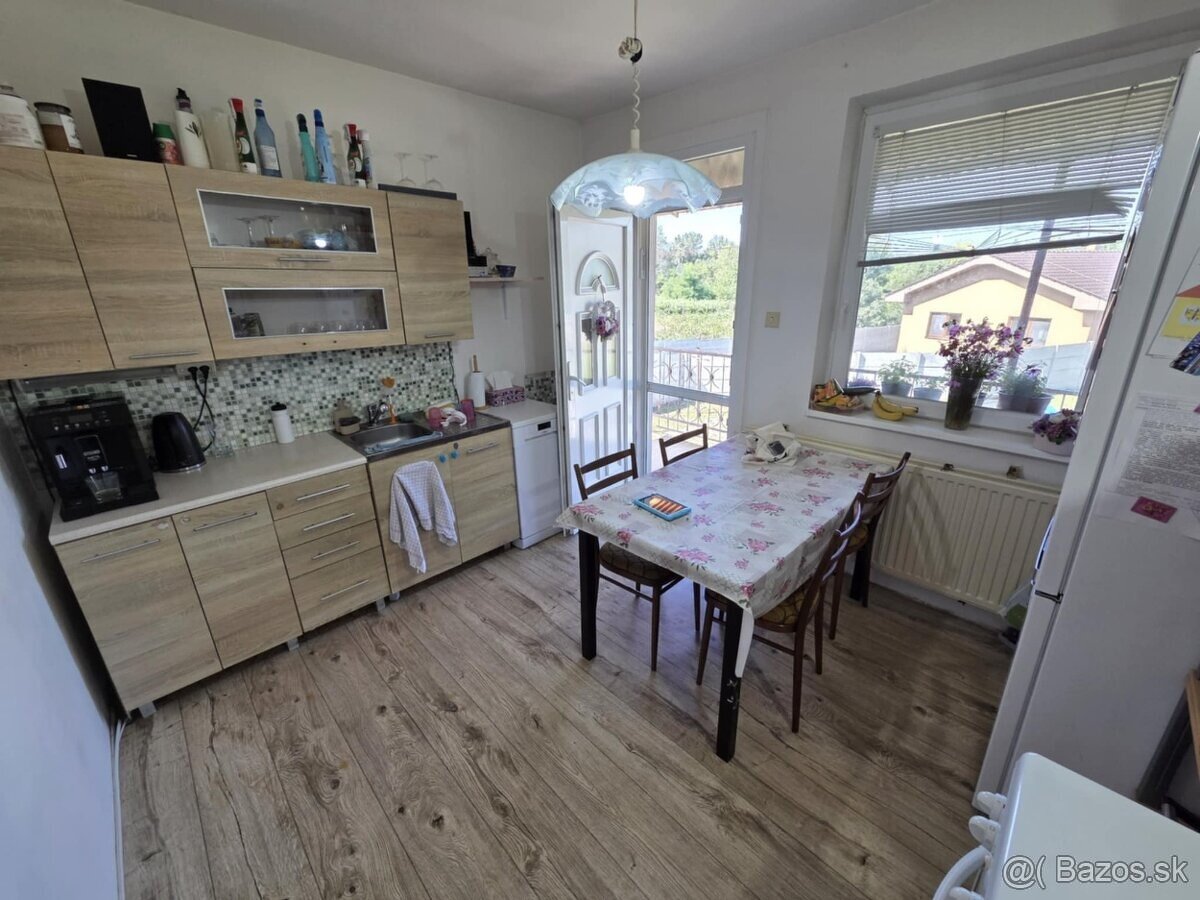 Predáme rodinný dom s pekným pozemkom v Kamenici nad Hronom. - 7