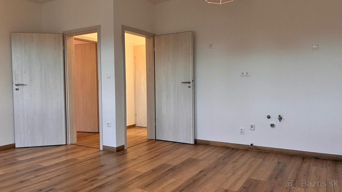 PREDAJ - DOM, KDE SA BÝVANIE MENÍ NA POCIT DOMOVA - 7