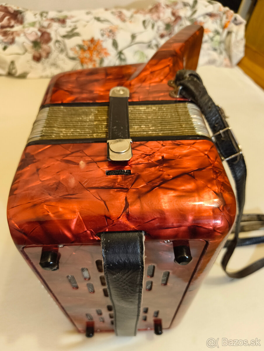 Predam 32basovy akordeon Lignatone - 7