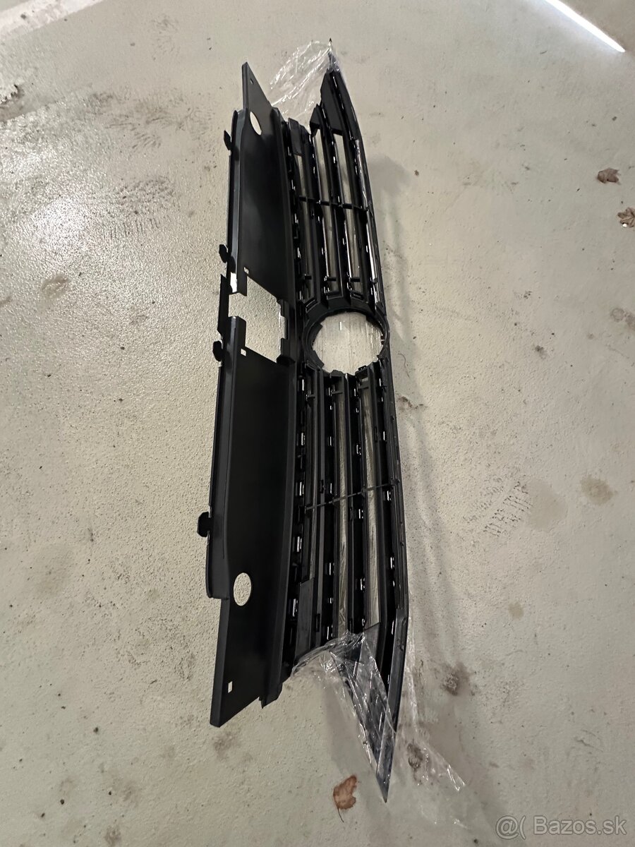 VW Passat B8 predná chrómová maska, 2015-2019 - 7