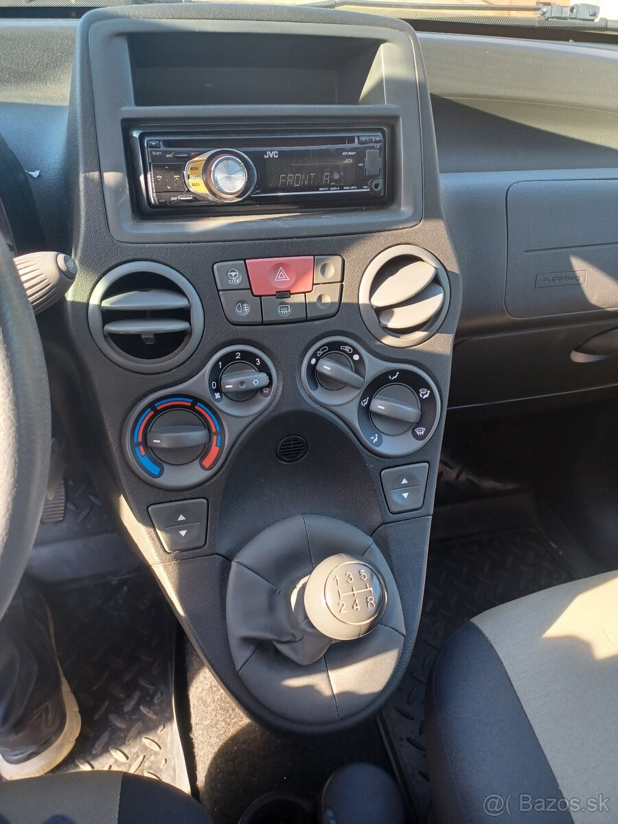 Predám Fiat Panda 1,2 benzín 44kW - 7