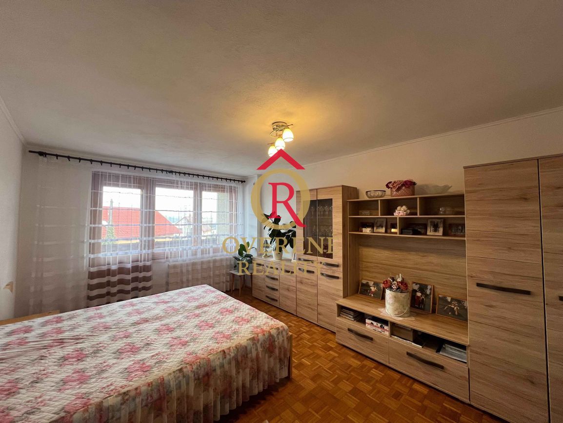 Exkluzívne na predaj priestranný rodinný dom so slnečnou záh - 7