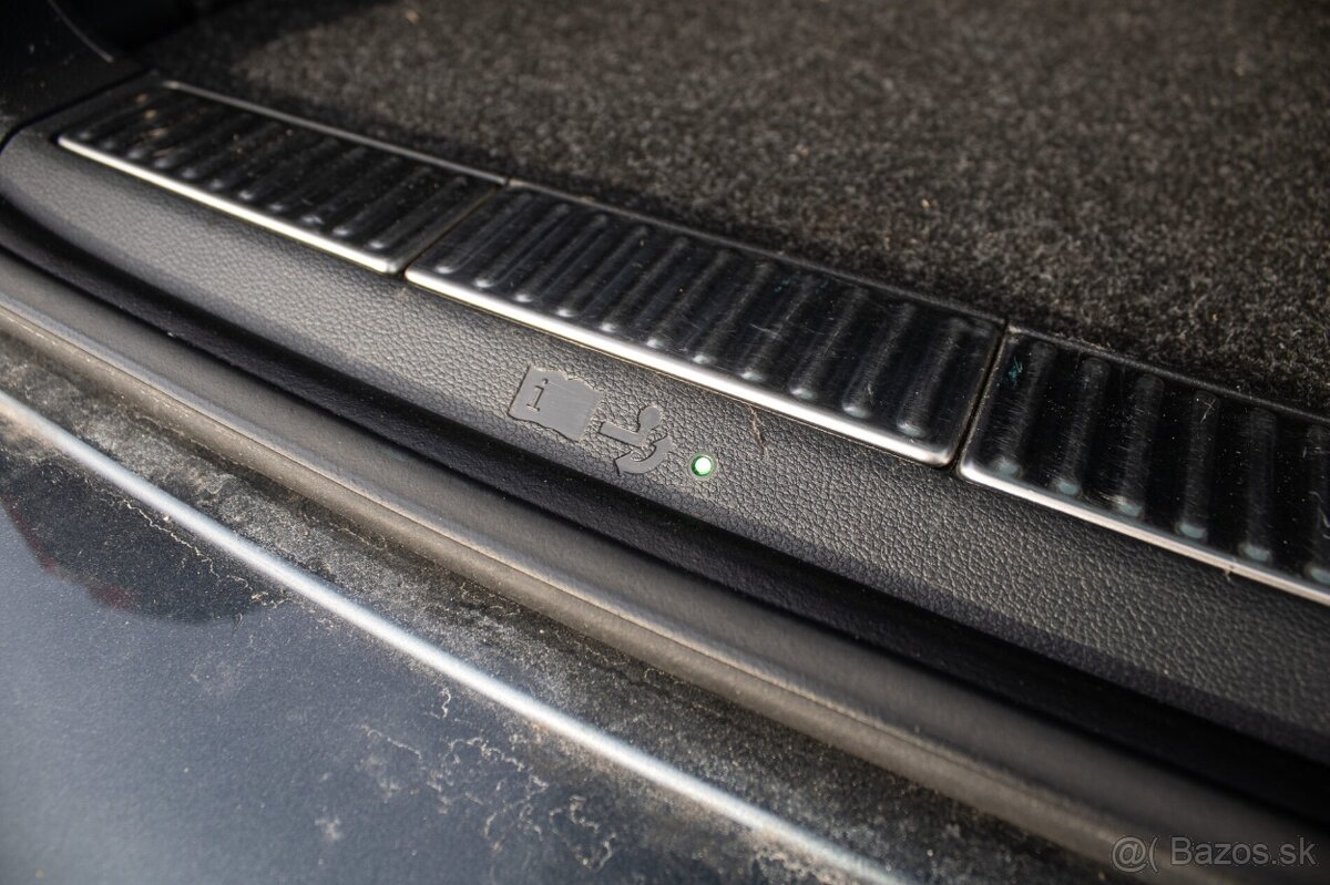 Škoda Superb Combi 2.0 TDI DSG - 7