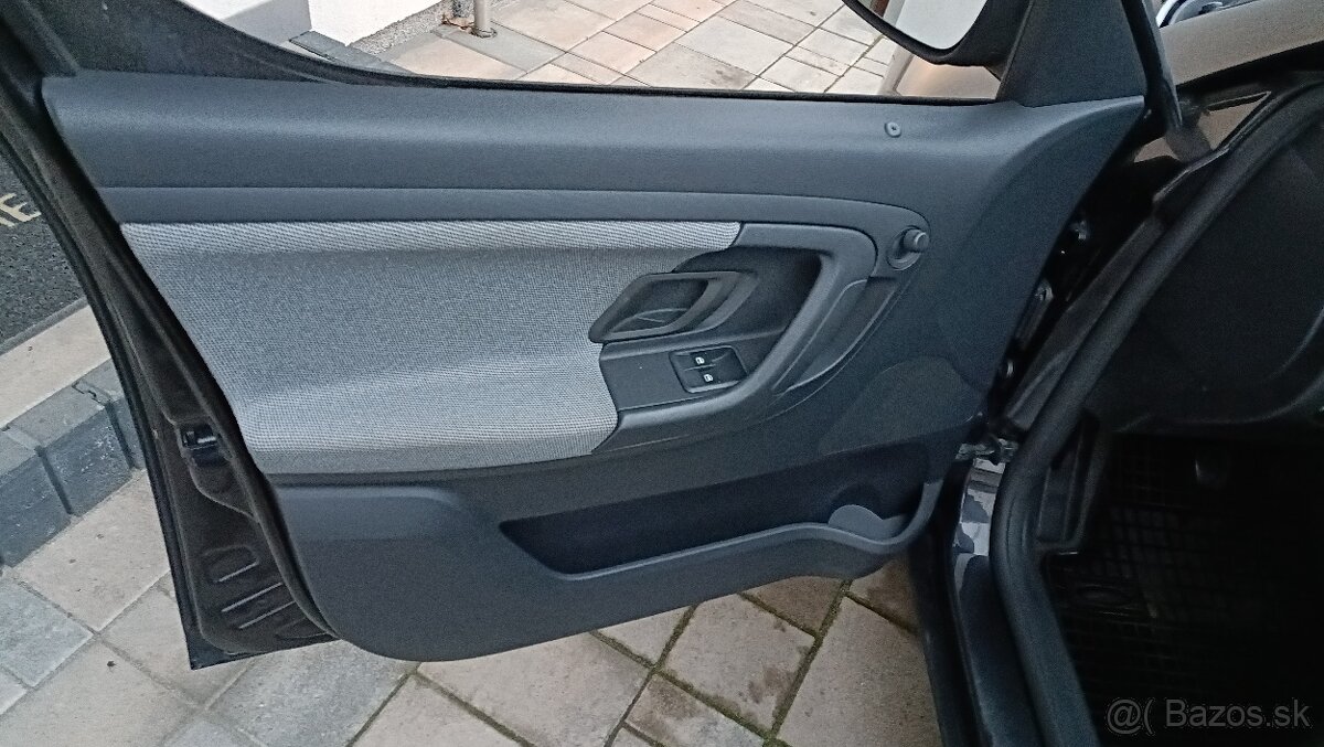 ŠKODA ROOMSTER 1.4 MPI 63 kW PLUS EDITION - 7