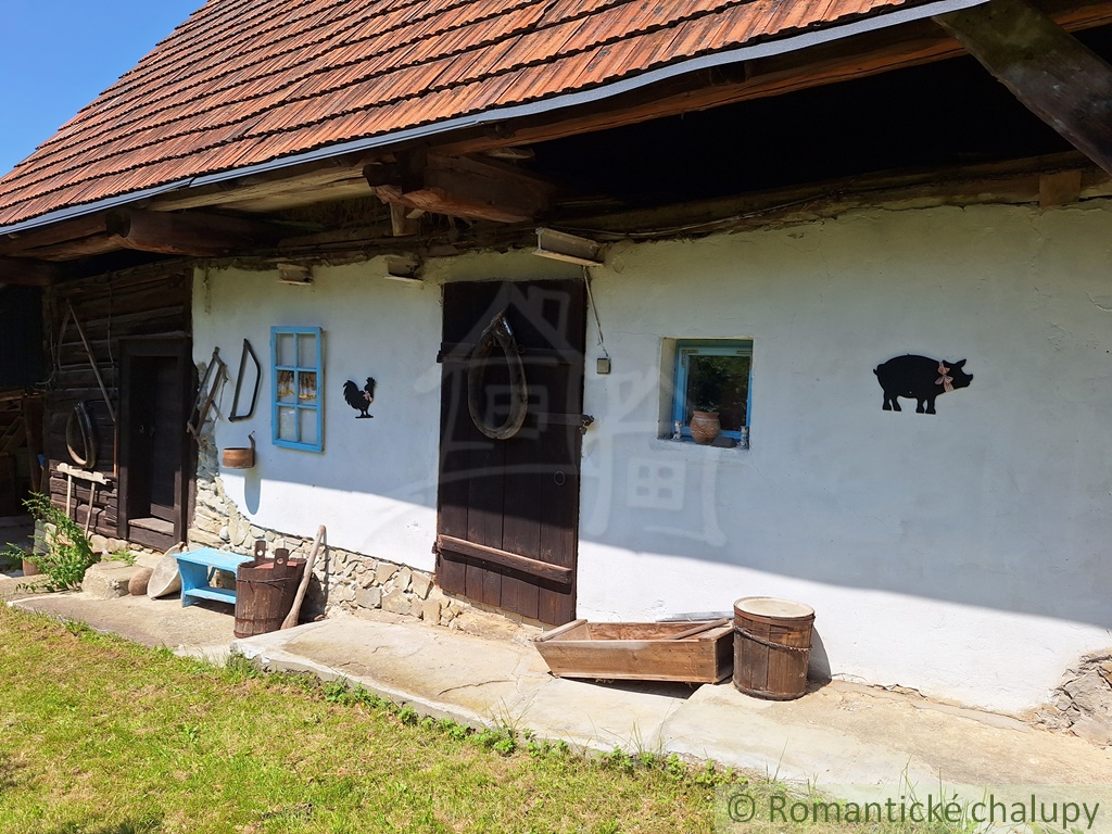 Tradičná drevenica pripravená pre chalupárov, na pozemku s - 7