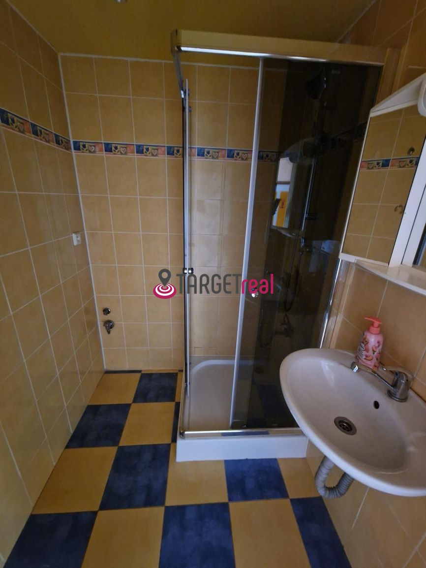 PREDAJ : veľký 2 izbový byt s výmerou 75 m2 s možnosťou prer - 7