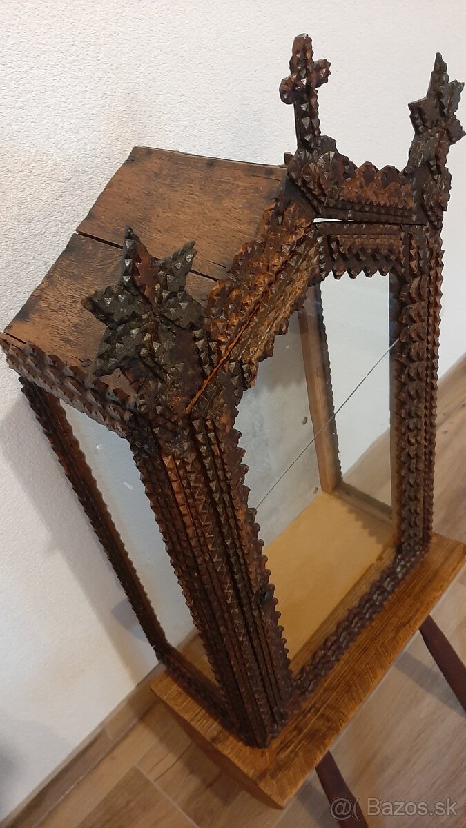 Starožitná skrinka, kaplnka so soškou. - 7