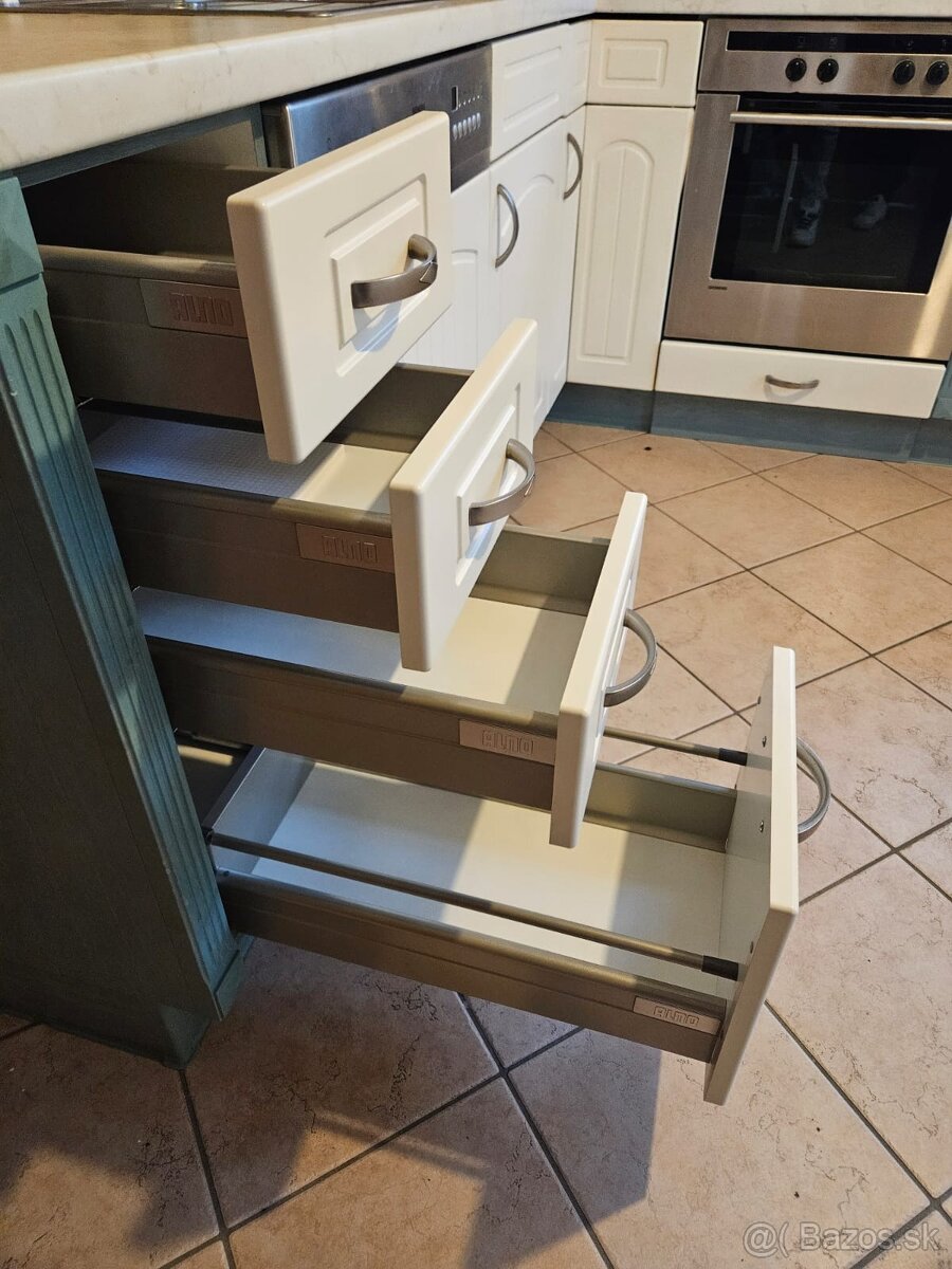 Masívna kuchynská linka z Nemecka so spotrebičmi - 7
