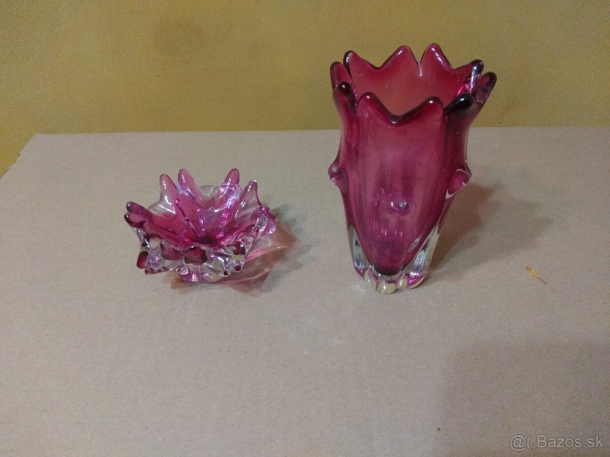 ČERVENÁ VÁZA A POPOLNÍK - 7