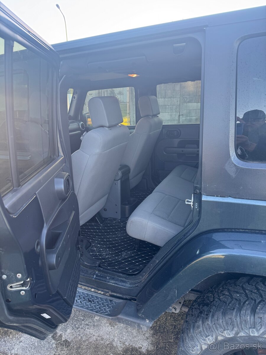 Jeep Wrangler 2.8CRd Sahara automat - 7