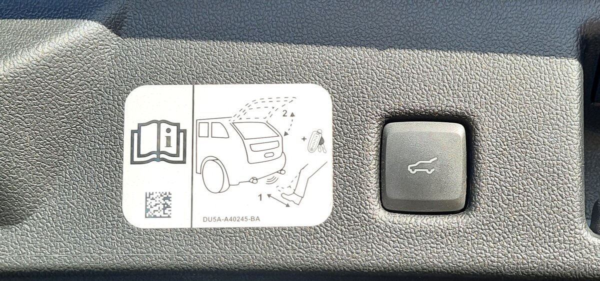 Predám Ford Kuga 2.5 Duratec HEV 190k Titanium eCVT - 7