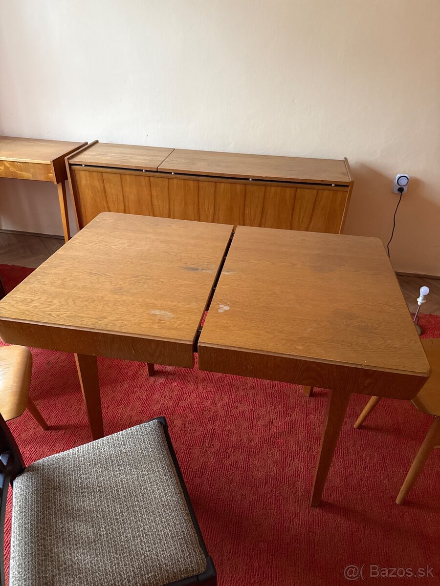 Drevene stolicky a obyvacka - 7