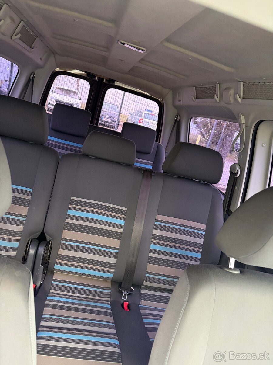 Predám VW Caddy Maxi, 1.6 TDi, 75kW, r.2012 - 7