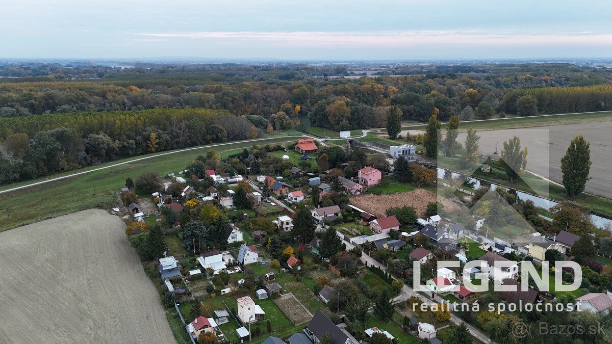 Krásna záhrada s malou murovanou chatkou v Kolárove, Čergov - 7