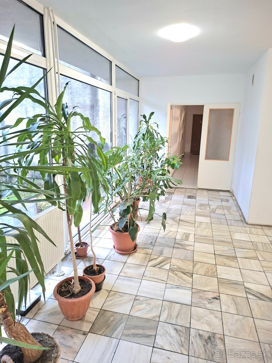 Prenájom garsonky v Bratislave, Rači. Cena 480€ vrátane E - 7