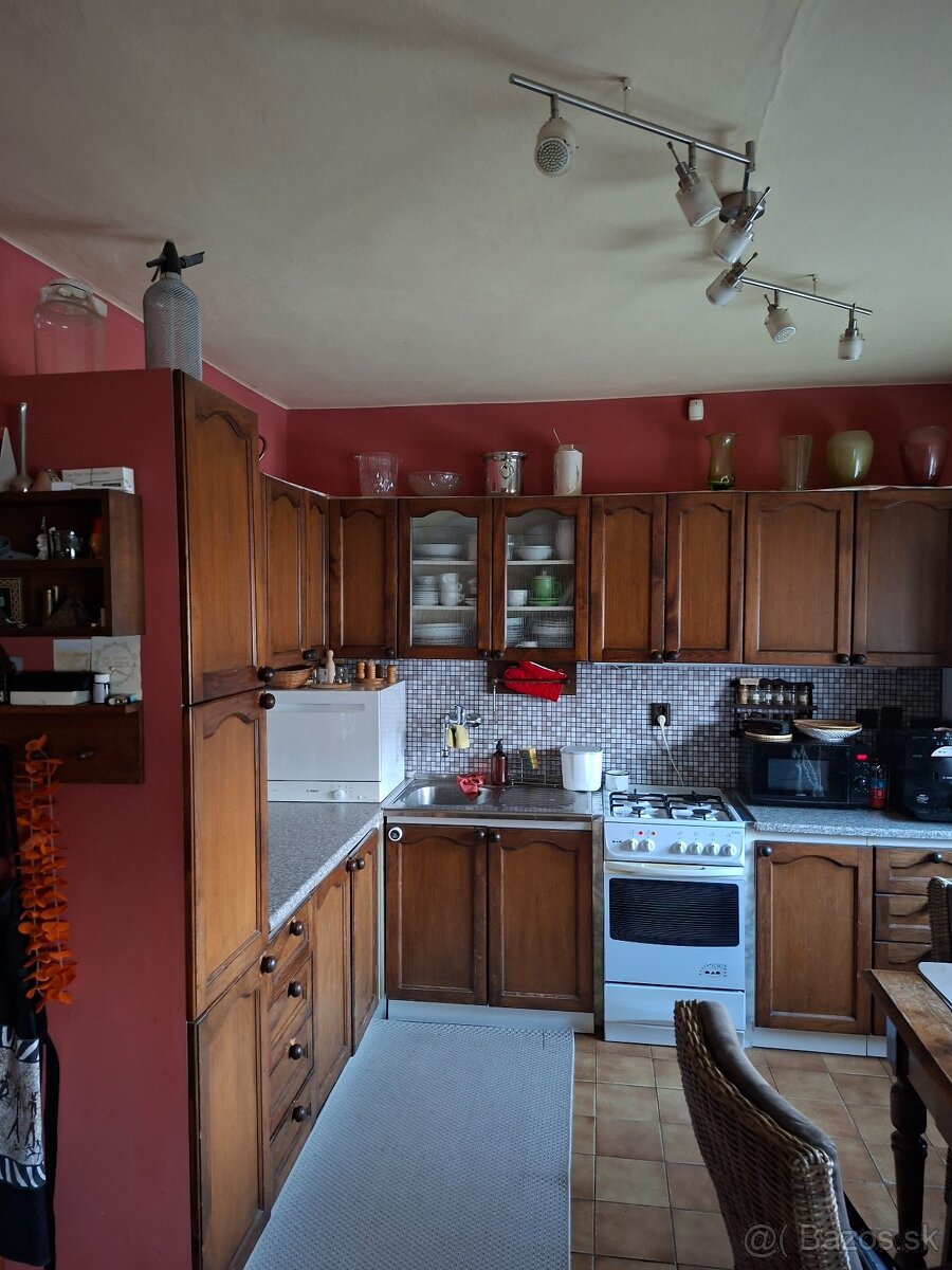 Kuchynská linka v tvare L. - 7