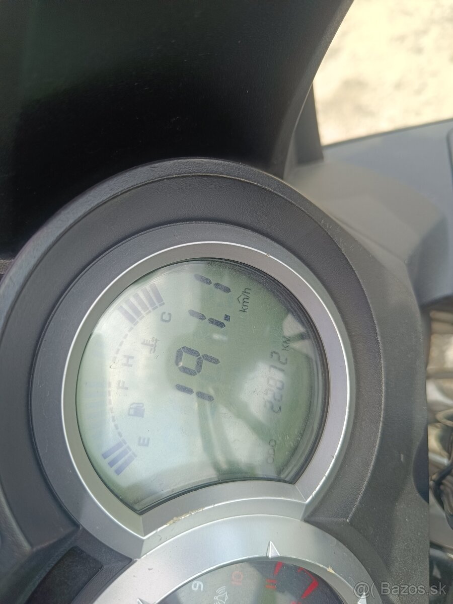 Triumph sprint st 1050 - 7