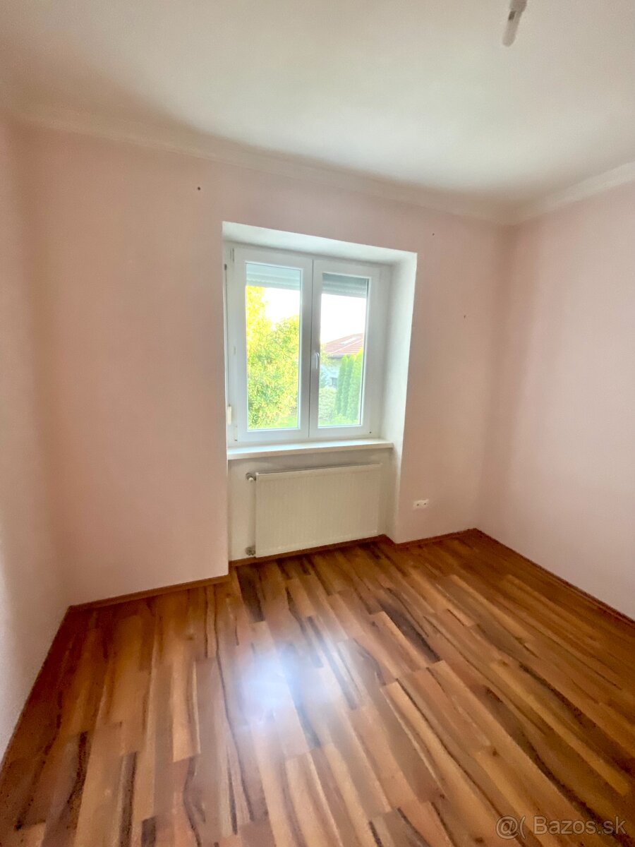 Predaj- 4 izbový dom s krásnou záhradou, Šurany - 7