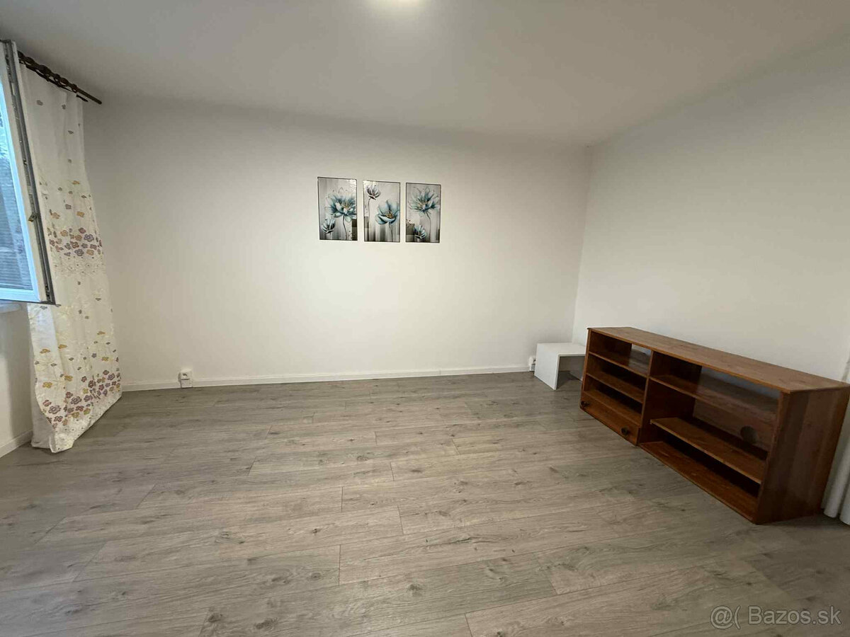 Ponúkame na prenájom 4izbový byt v Dunajskej Strede 📞 0903 5 - 7