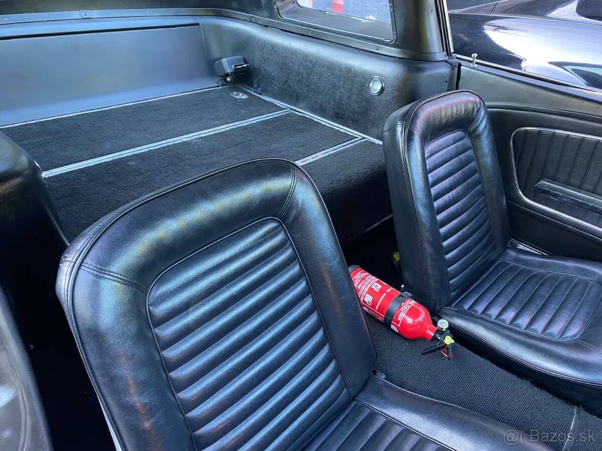 Ford Mustang Fastback A-Code z roku 1965 - 7