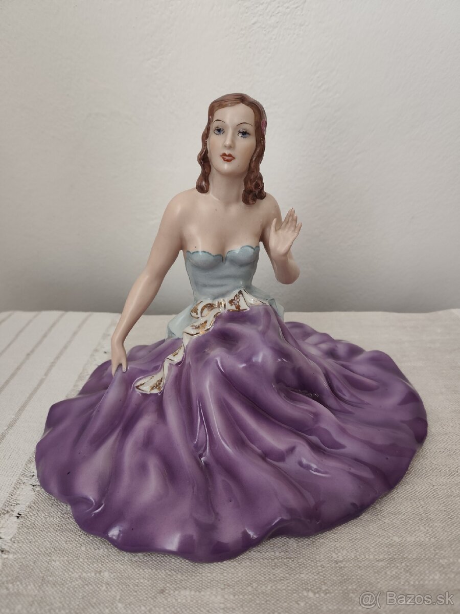 Royal dux žena so sukňou porcelánová soška - 7