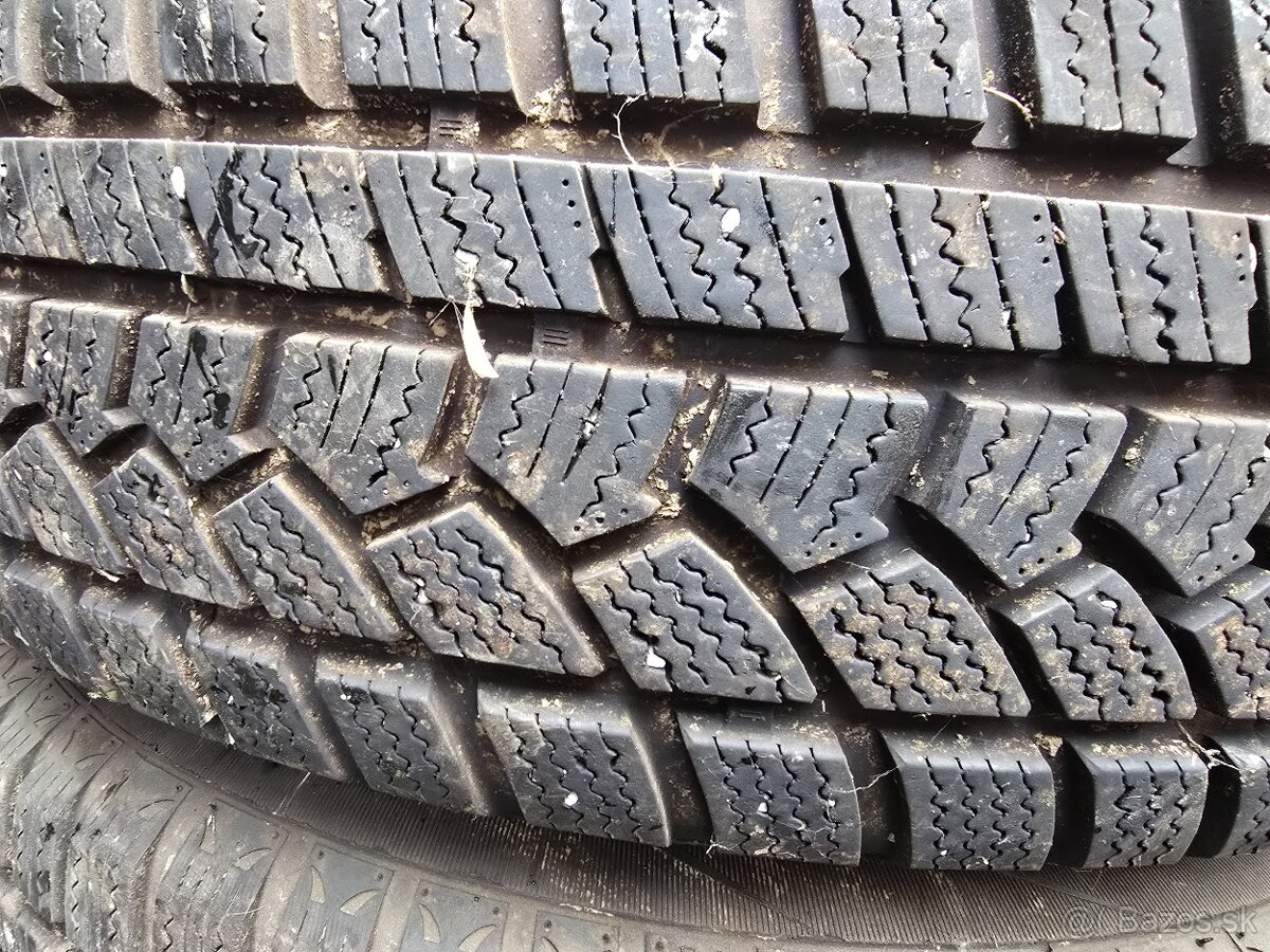 Nove Zimne pneu s diskom origi honda 205/70 R15, 5x114,3 - 7