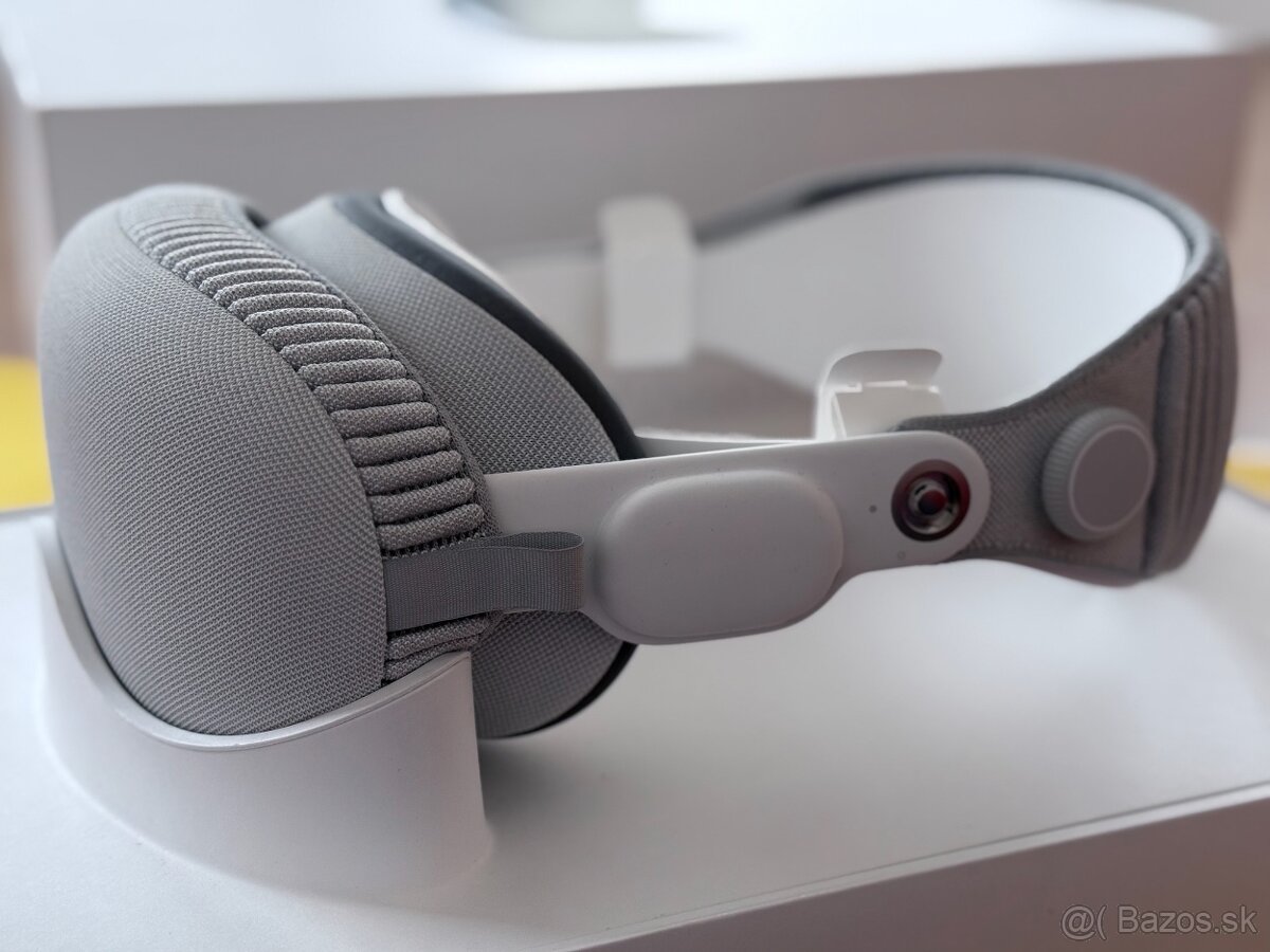 Apple Vision Pro 256GB MQL83LL/A US - 7