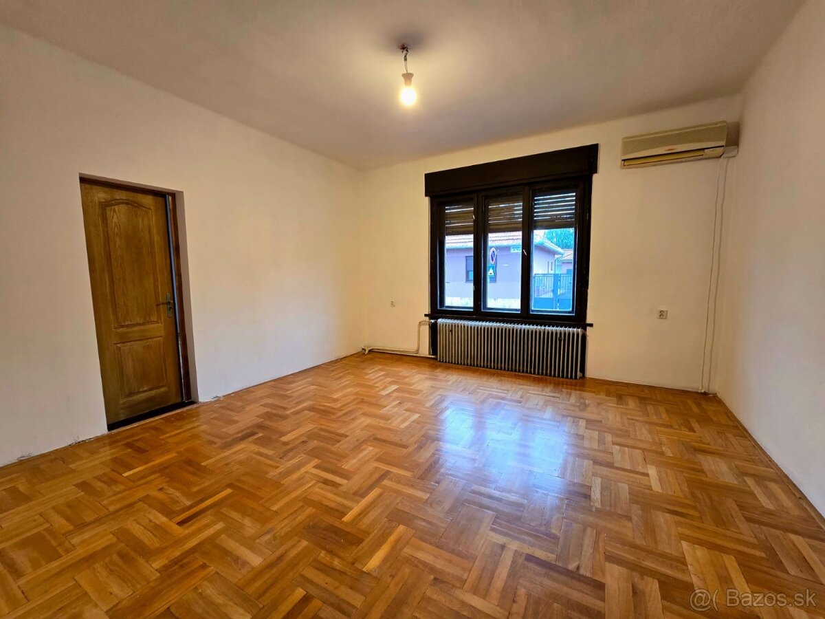 Na predaj penzion s rodinným domom v Štúrove - 7