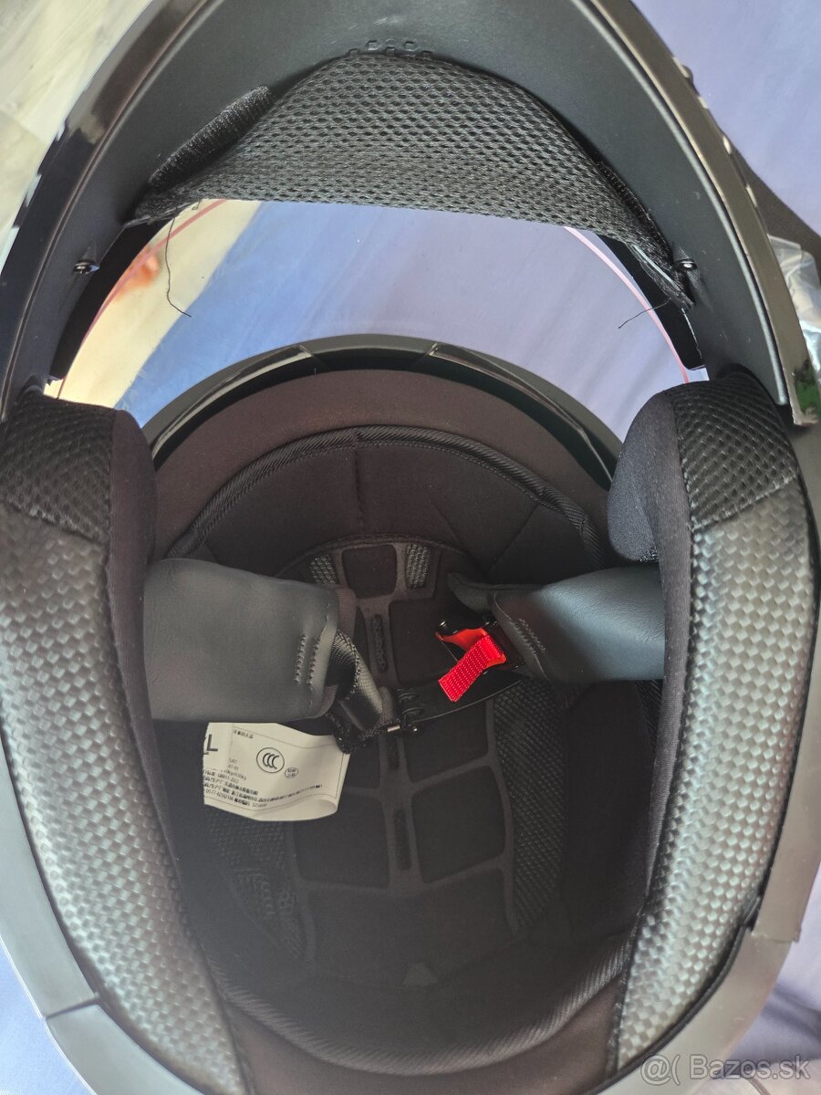 Predám motorkarskú prilbu - 7