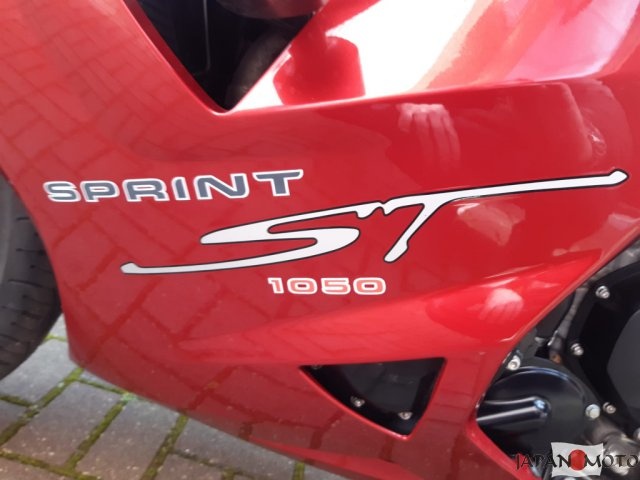 Motocykel Triumph Sprint ST ABS - 7