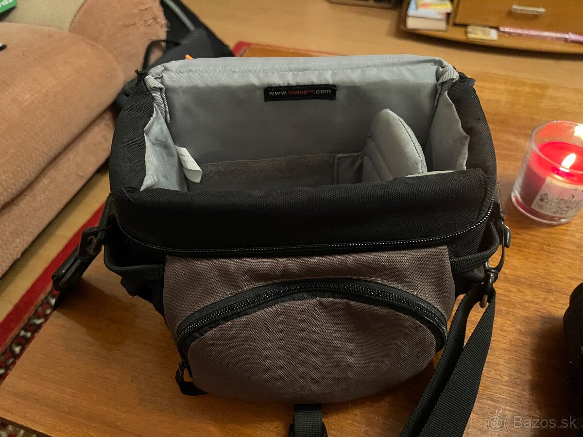 Nikon D5000 + 18-55mm 1:3,5-5,6 - 7