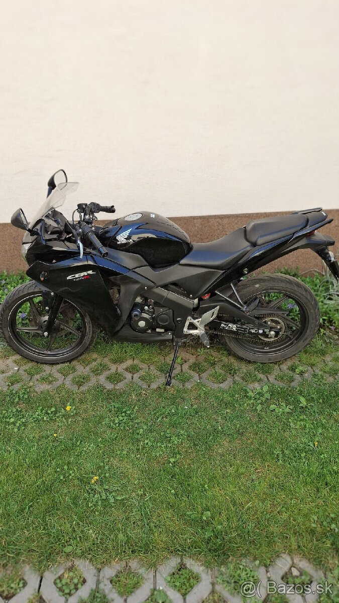 Honda CBR125R 2. generacia - 7