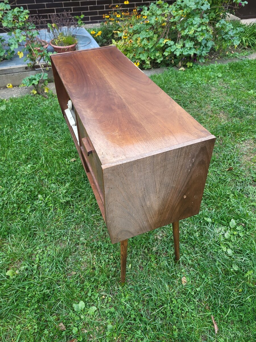 rádio a šijací stroj - 7
