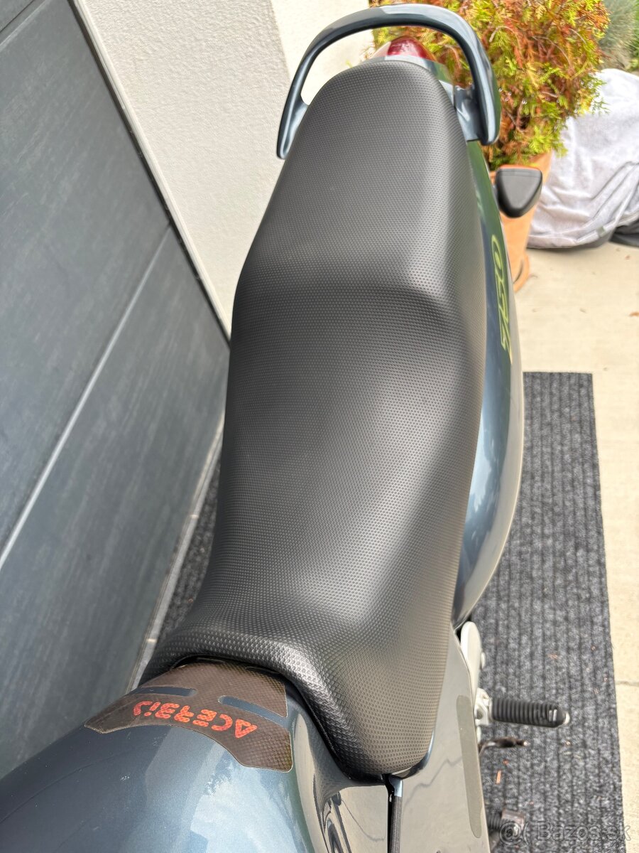 Suzuki GSXF 750 - 7