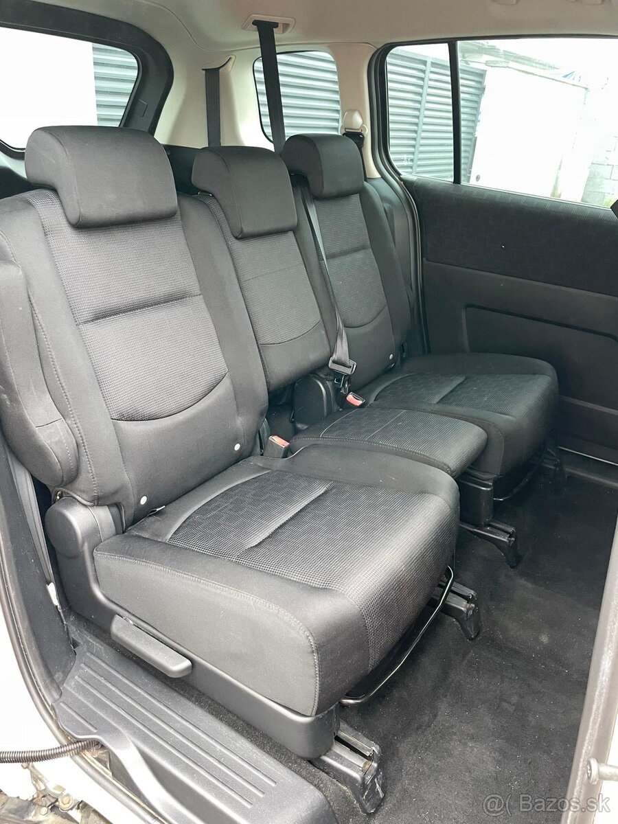 Mazda 5 - 7