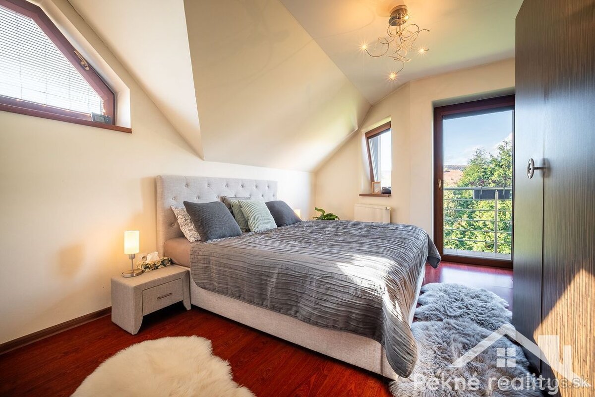 Predaj zariadeného rodinného domu s veľkým pozemkom v obci S - 7