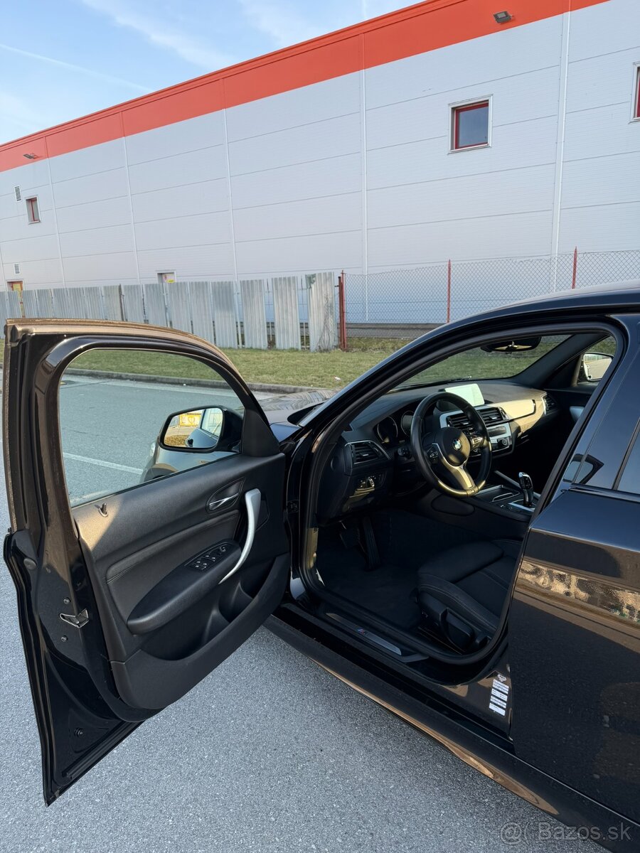 BMW 118I - 2019 - 7