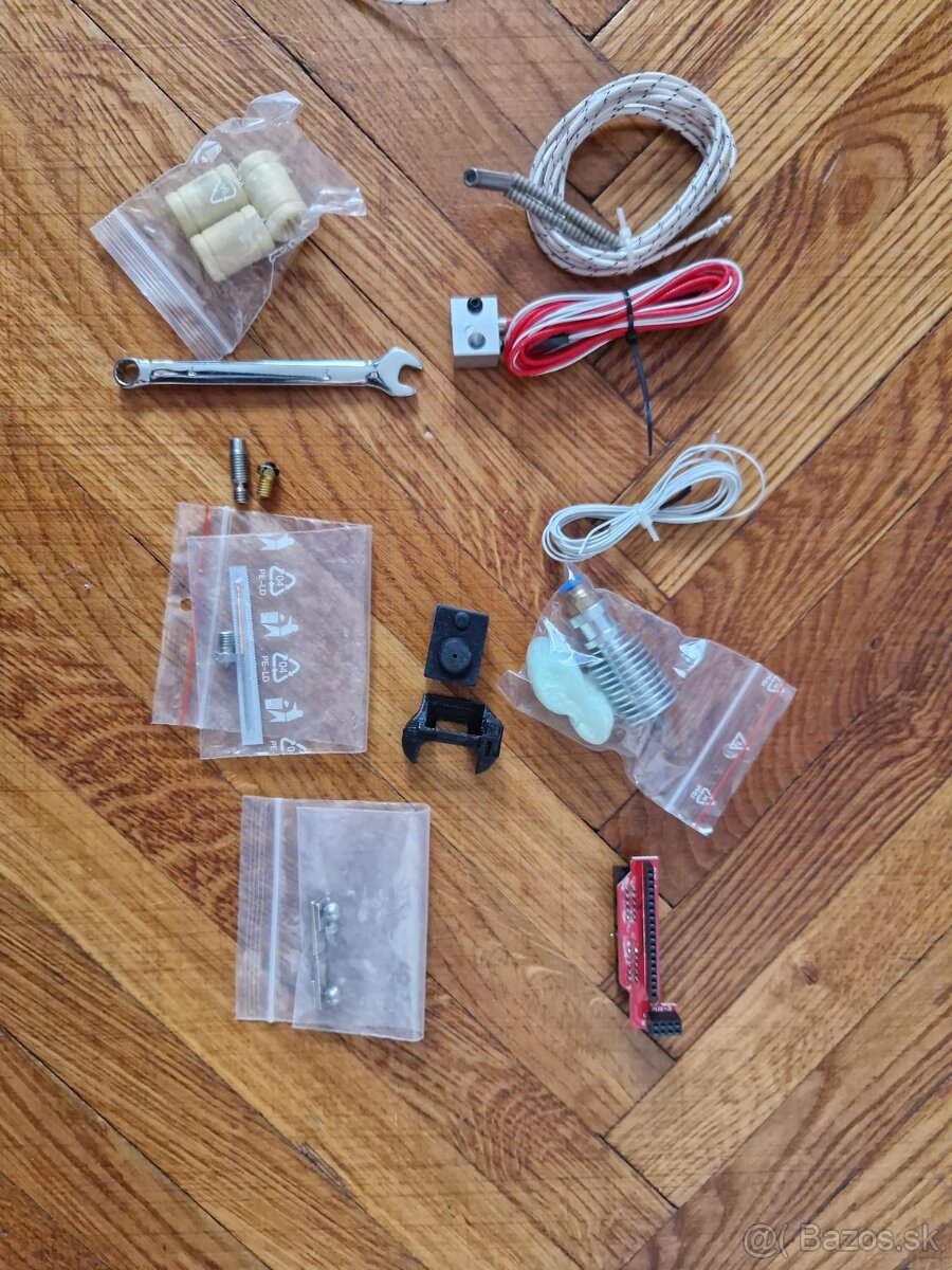 PRUSA MK3S+ (s filamentami) - 7