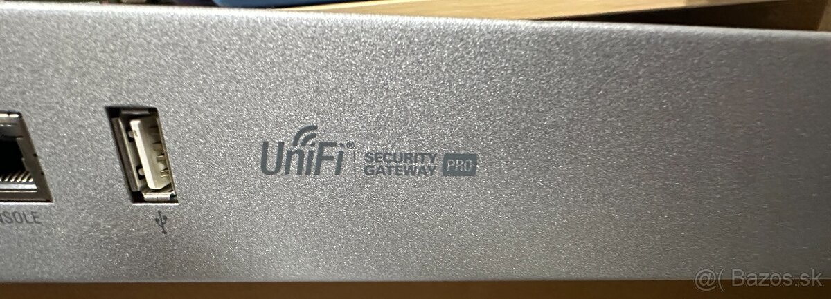 UniFi Security Gateway USG-PRO-4 - 7