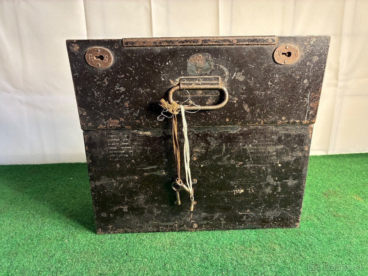 Starožitný kovový trezor - 7
