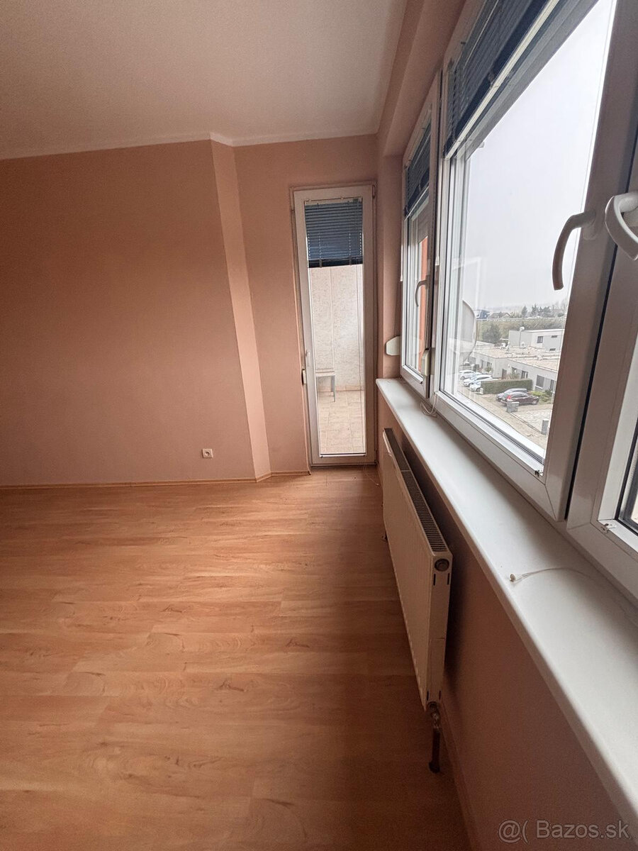 SENEC - NA PREDAJ 2 izbový byt s vlastným parkovaním, pri St - 7