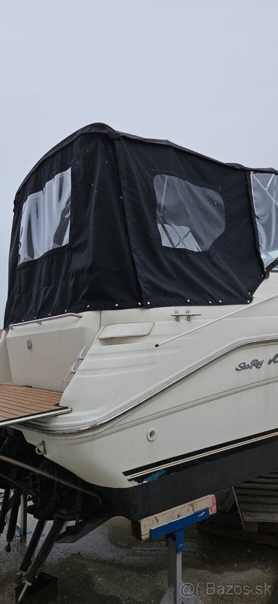 Motorová lod Sea Ray 270 - 7